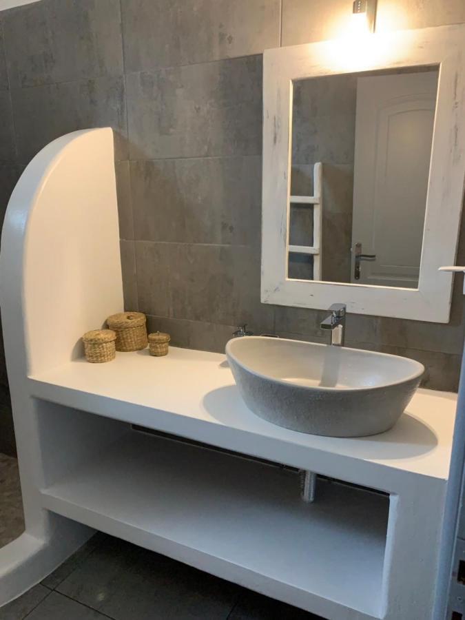 Parian White Luxury Apartments パロス島 エクステリア 写真